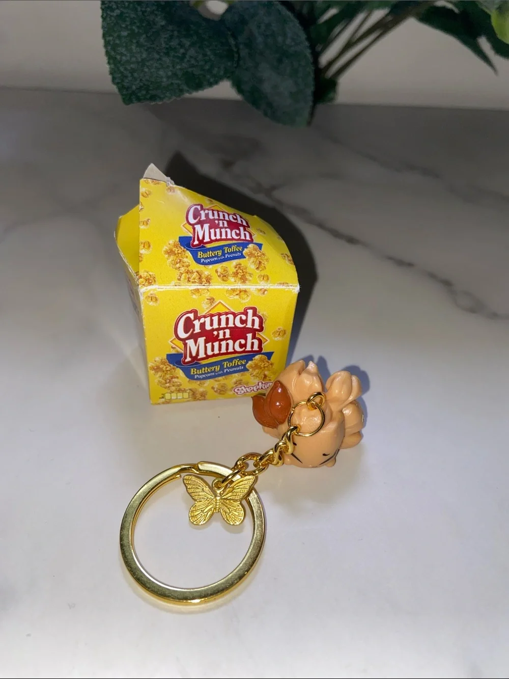Shopkin Crunch 'n Munch Popcorn Keychain with Gold Butterfly key Holder